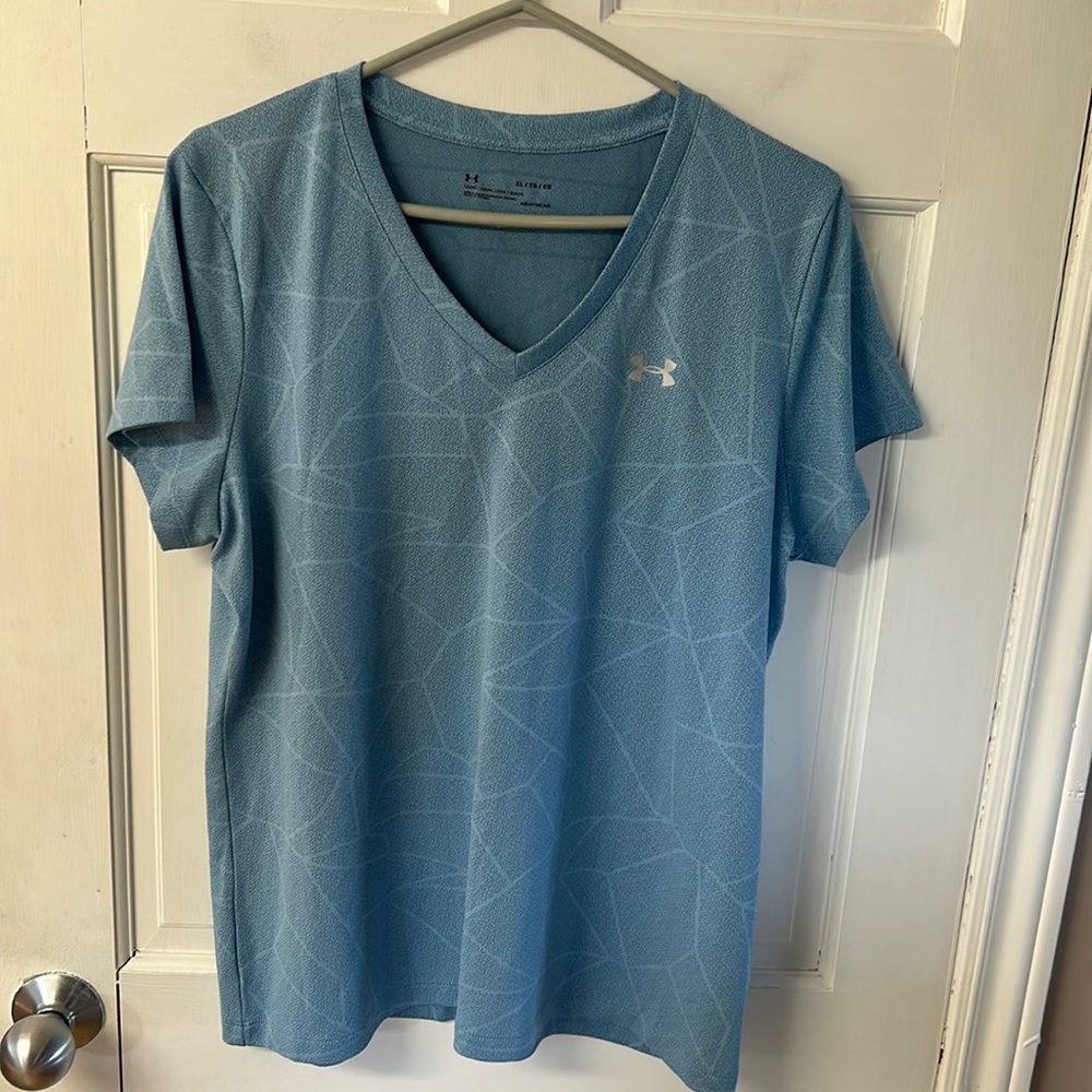 Under Armour V neck  t-shirt women’s size XL